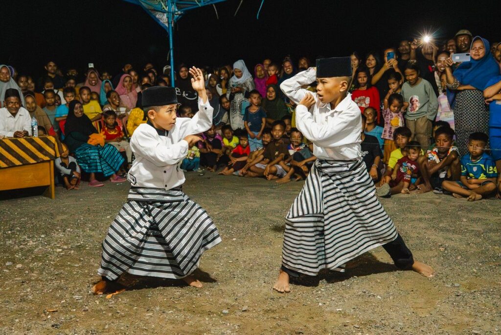 Masyarakat Desa Soligi Lestarikan Kesenian Ngibi di Pulau Obi