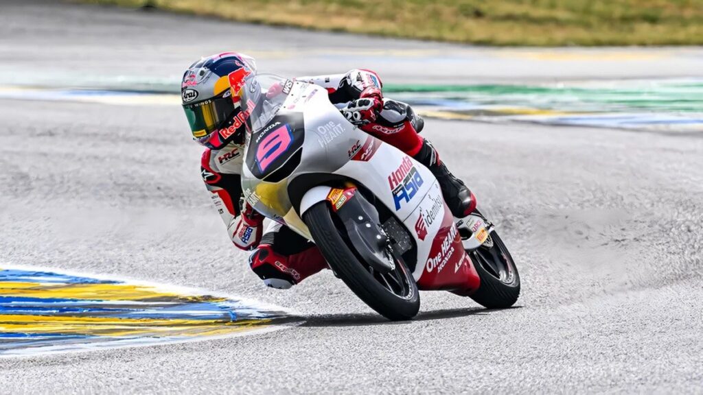 Veda Ega Pratama Dobrak Dominasi Pebalap Spanyol di Moto3 2026