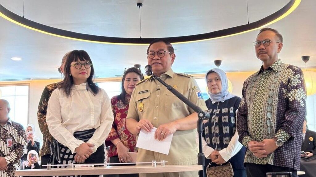 Pramono Anung Libatkan Siswa Sekolah Kelola Sampah Jakarta