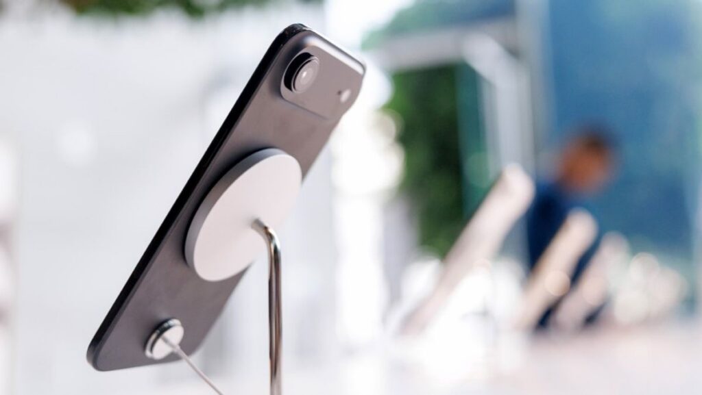 10 Cara Mengatasi iPhone Cepat Panas Saat Digunakan