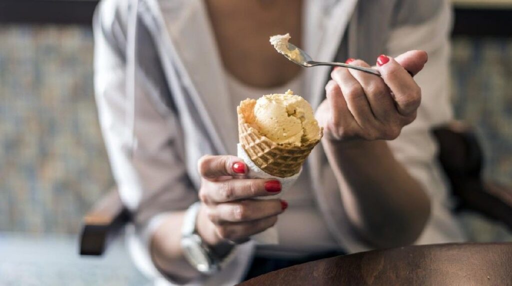 Dokter Mayo Clinic Jelaskan Penyebab Sakit Kepala Akibat Es Krim