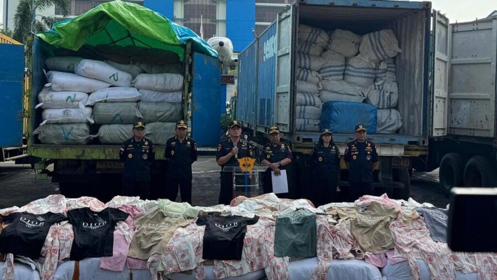 Bea Cukai Bongkar Jalur Impor Pakaian Bekas Lewat Perbatasan Kalimantan