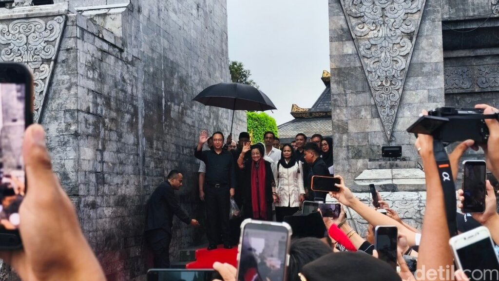 Megawati Soekarnoputri Pimpin Ziarah Tertutup Haul Bung Karno ke-56 di Blitar