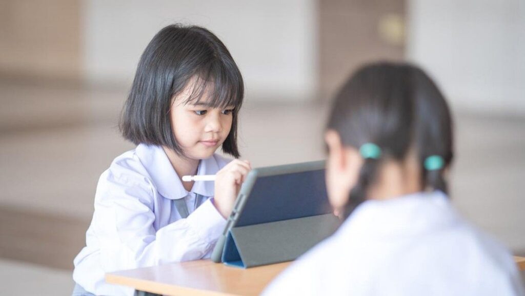 Alpha Schools Terapkan Sistem AI untuk Gantikan Peran Guru Mengajar