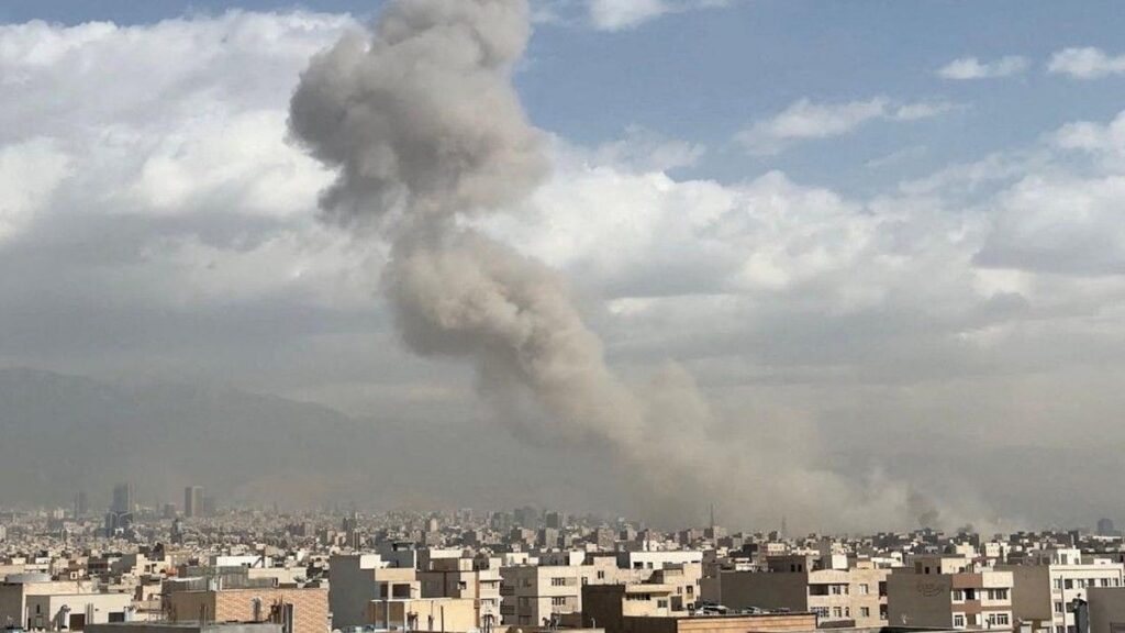 Serangan Israel ke Iran Tewaskan Tiga Orang di Teheran