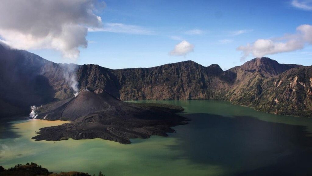 Balai TNGR Wajibkan Pendaki Gunung Rinjani Patuhi Aturan Keselamatan