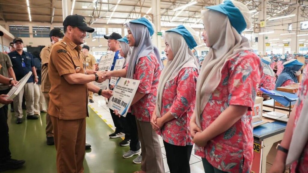 Pemprov Jateng Salurkan BLT DBHCHT 2026 Rp51 Miliar ke Buruh Rokok