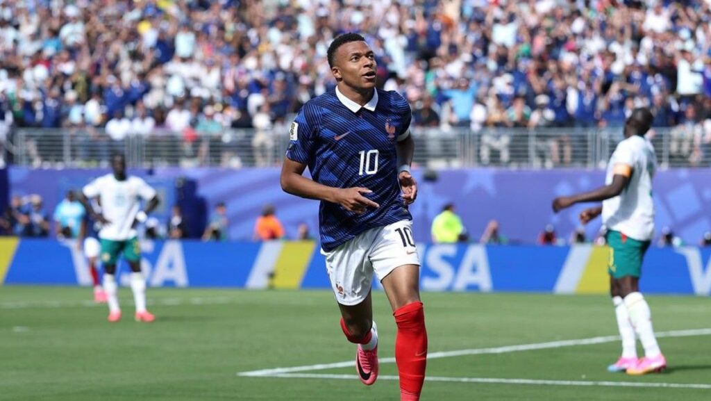 Kylian Mbappe Cetak Dua Gol dan Pecahkan Rekor Prancis