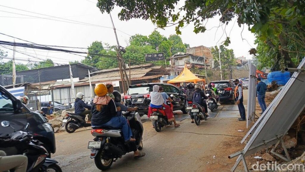 Dishub DKI Jakarta Menutup Jalan Raya Lenteng Agung Arah Depok