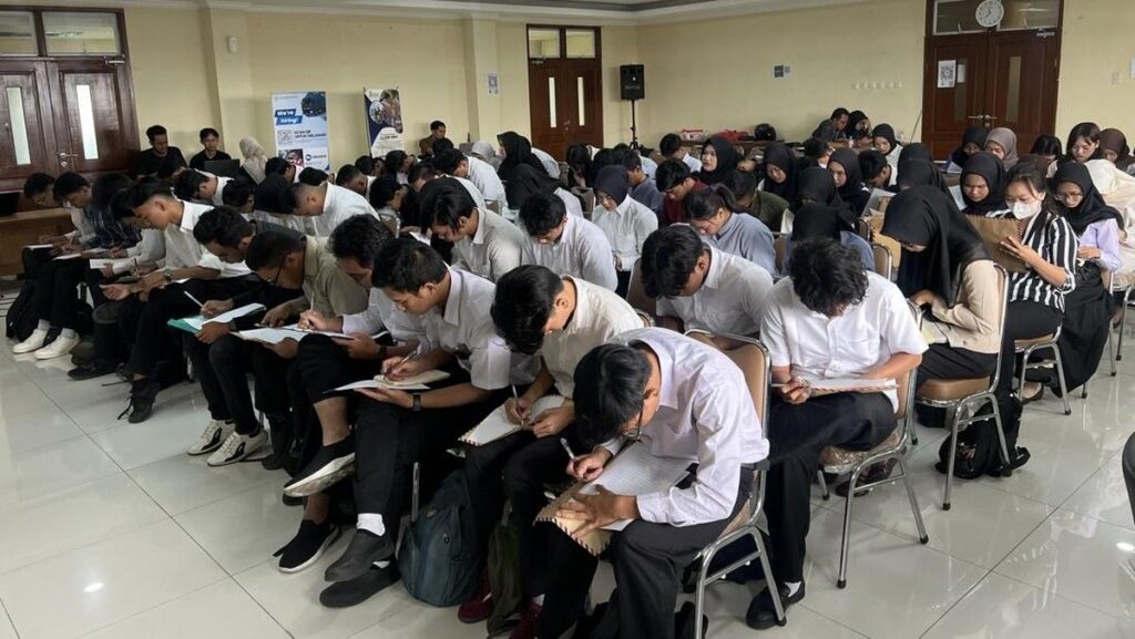 Pencari Kerja Padati Jakarta Job Fair di Tamansari