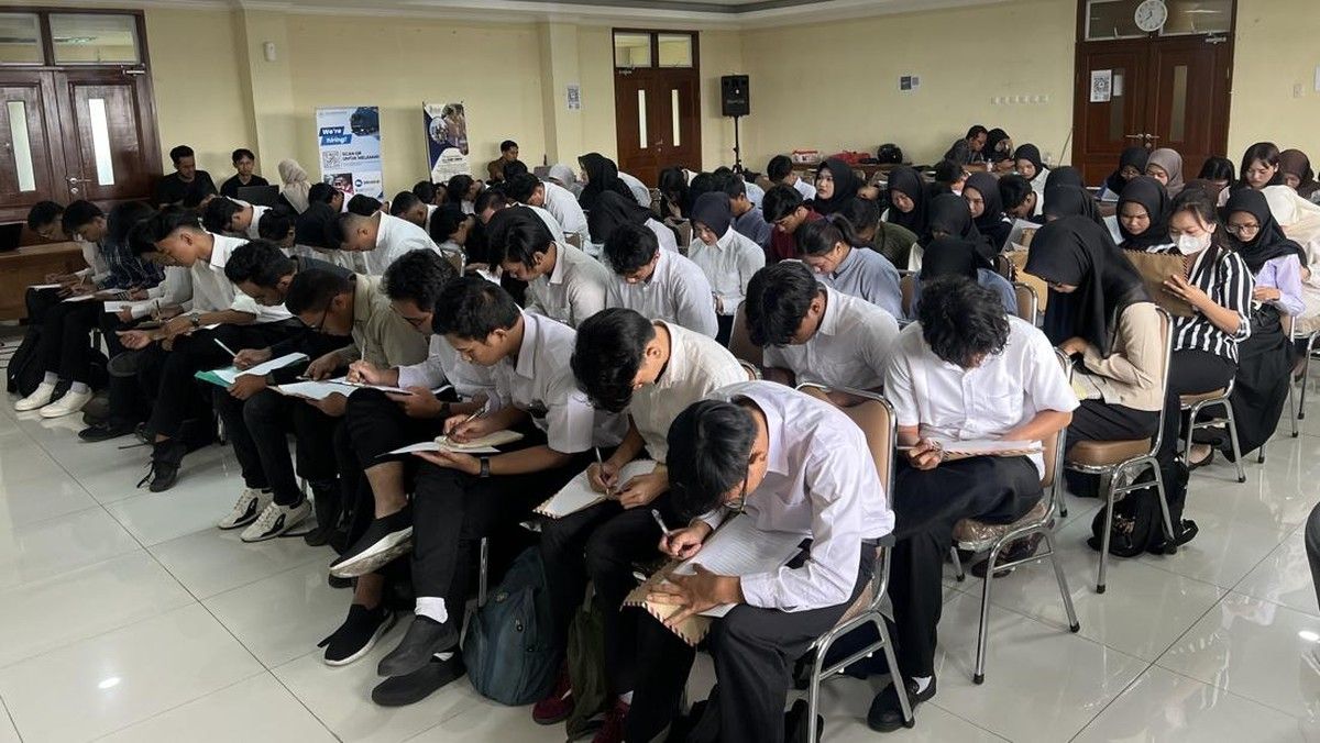 Pencari Kerja Padati Jakarta Job Fair di Tamansari