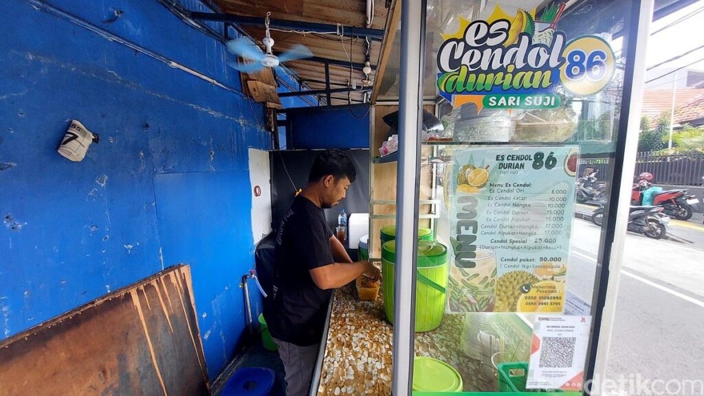 Kisah Penjual Cendol dan Ayam Penyet Benhil Adopsi QRIS BRI