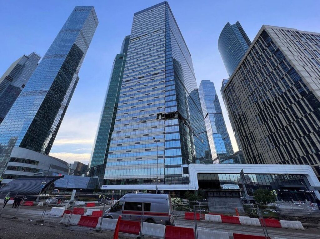 Rusia Tutup Empat Bandara Moskow Usai Serangan Puluhan Drone