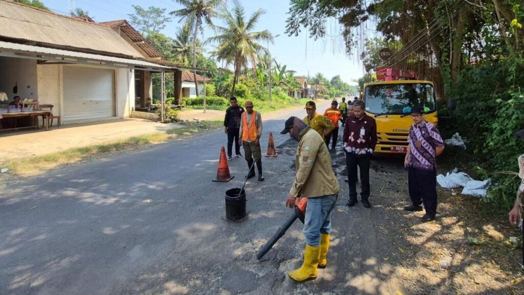 Pemprov Jateng Kucurkan Rp 37,1 Miliar untuk Betonisasi Jalan Jepara-Keling