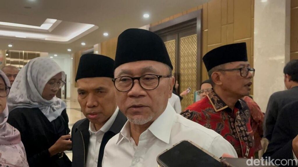 Zulkifli Hasan Targetkan Masalah Sampah Selesai pada 2028