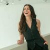 Anne Hathaway Ungkap Alami Katarak Dini Selama Satu Dekade