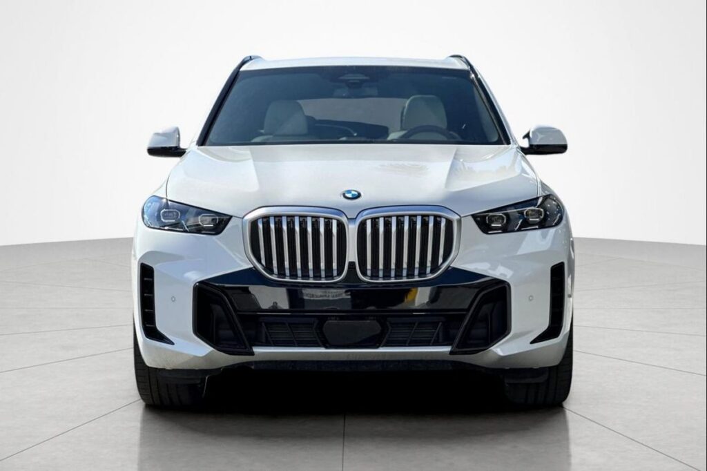 BMW Luncurkan X5 Original Sebagai Varian Termurah