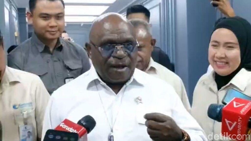 Natalius Pigai Larang Penggusuran SDN di Ende NTT untuk Koperasi
