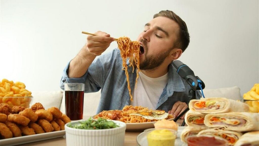 Tren Mukbang Picu Risiko Kesehatan Fisik dan Mental Bagi Kreator