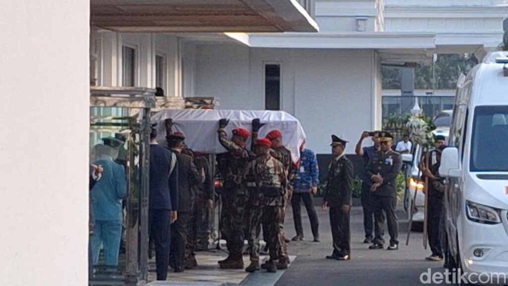 Kementerian Pertahanan Gelar Upacara Persemayaman Jenazah Ryamizard Ryacudu