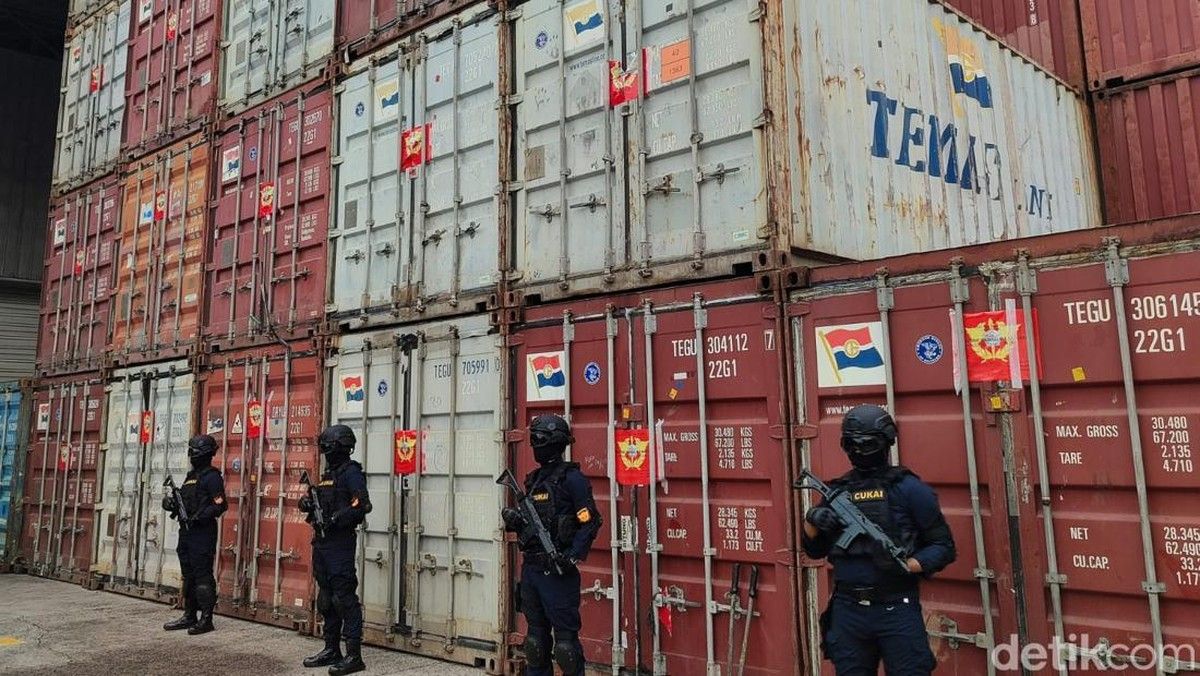Pemerintah Bakal Sanksi Hukum Pemilik Kapal Pengangkut Pakaian Bekas Ilegal