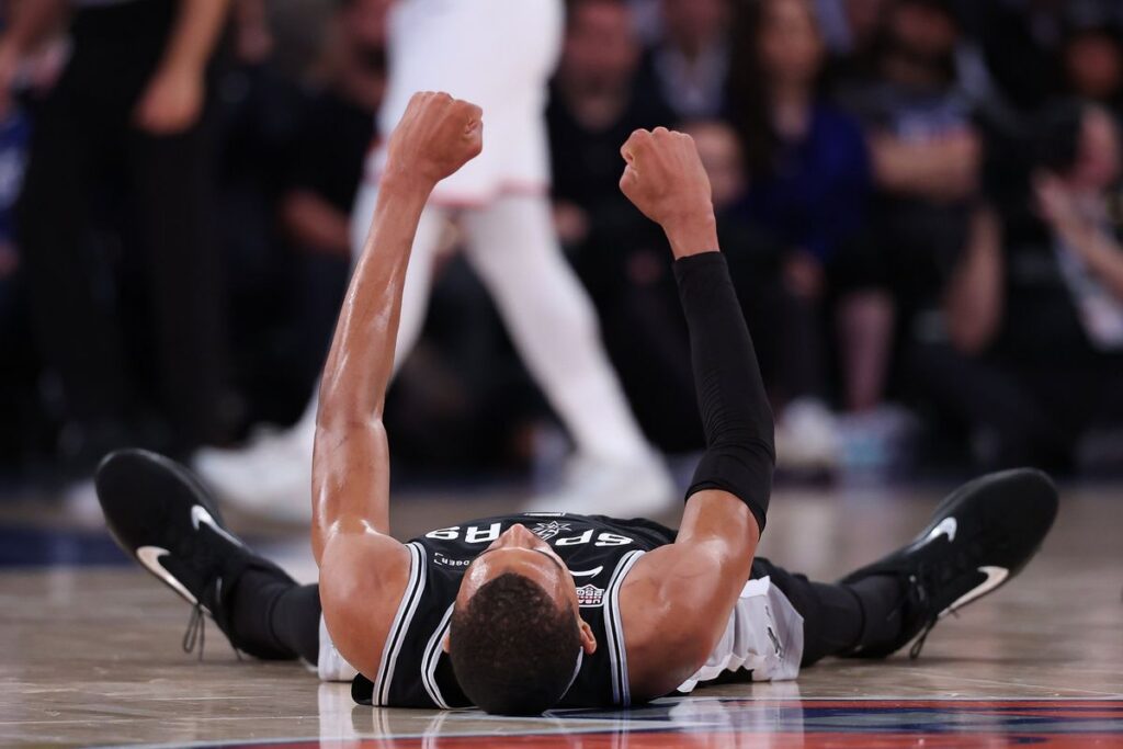 San Antonio Spurs Tekuk New York Knicks di Game Ketiga Final NBA 2026
