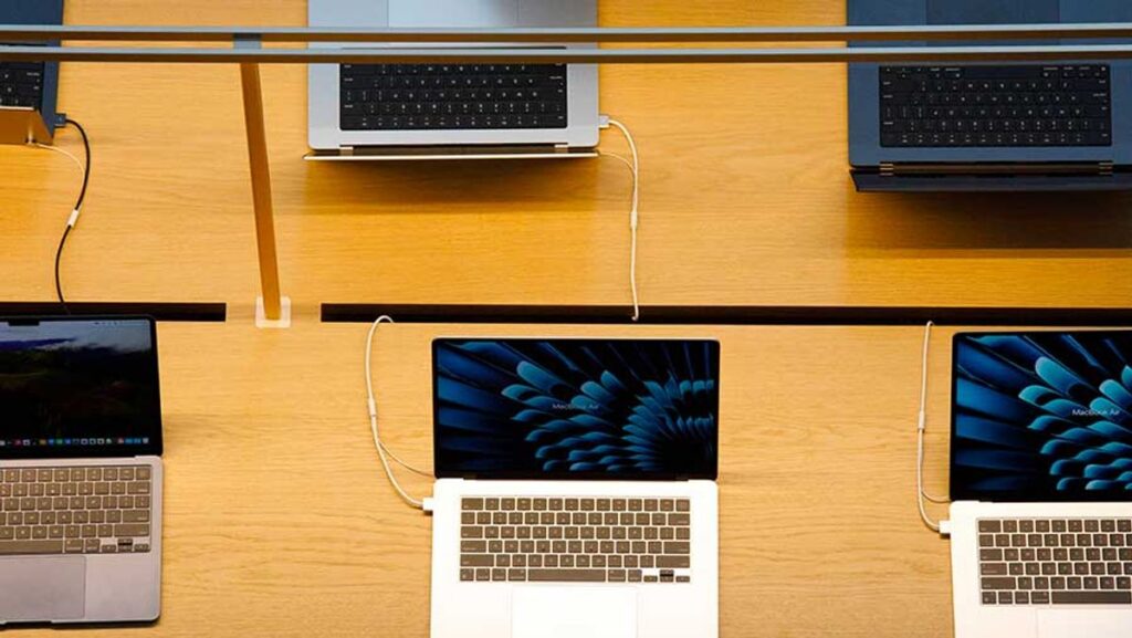 Apple Garap MacBook Layar Sentuh Berpanel OLED untuk Rilis 2027