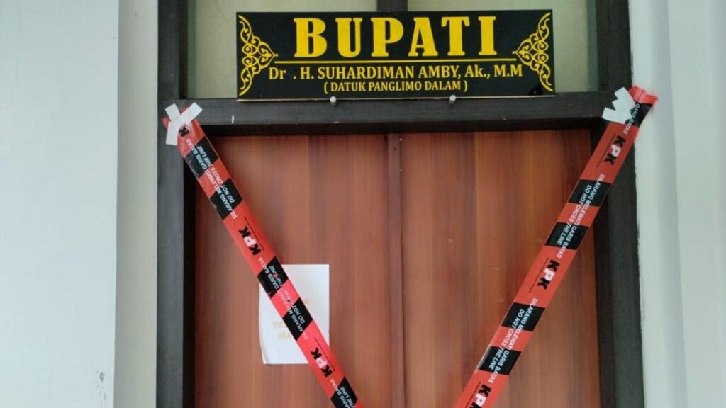 KPK Tangkap 10 Orang dalam OTT Kasus Suap Jabatan di Kuansing