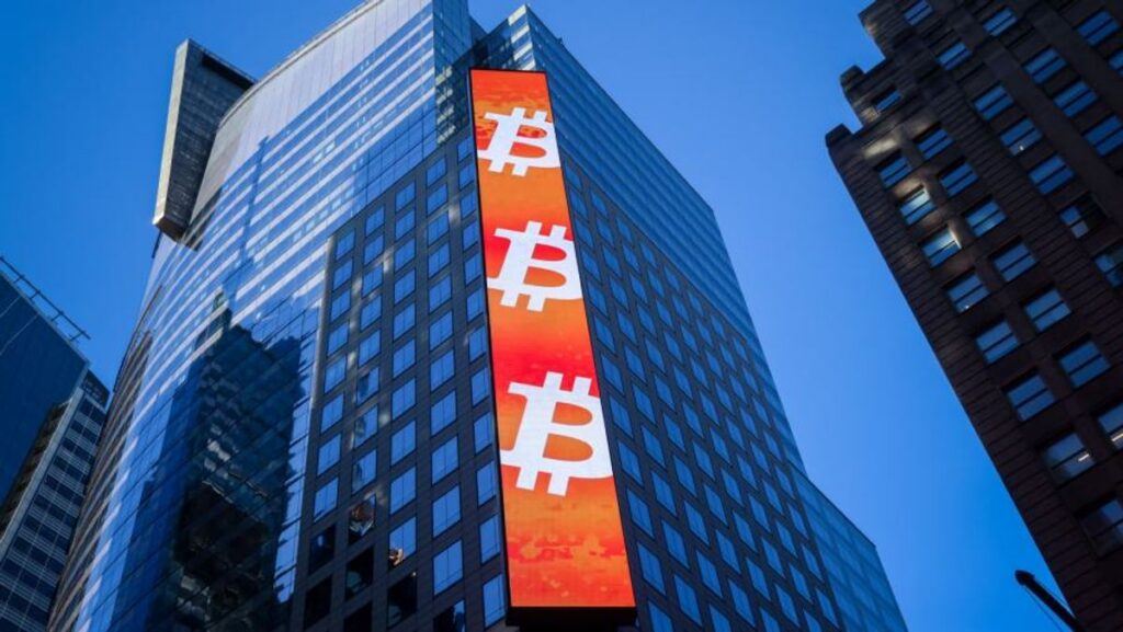 Aksi Jual Saham Teknologi Picu Penurunan Harga Bitcoin ke Level Terendah