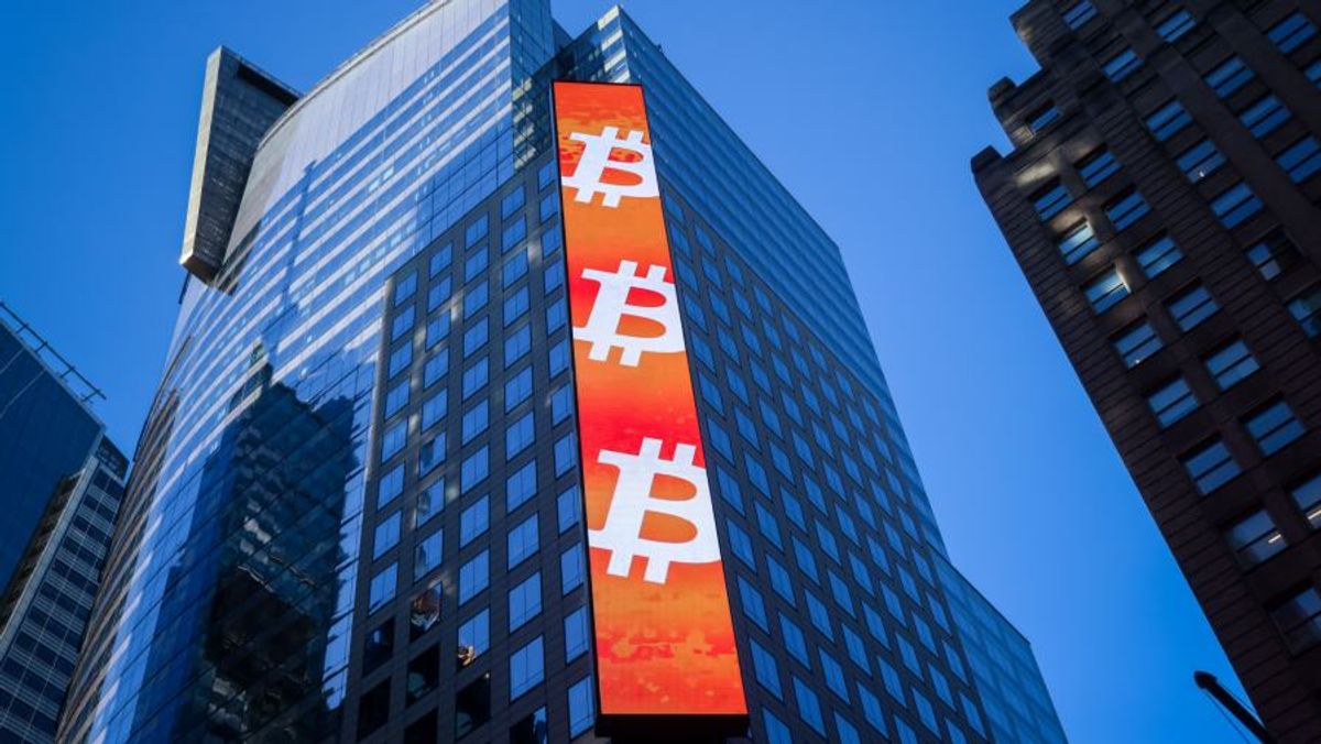 Aksi Jual Saham Teknologi Picu Penurunan Harga Bitcoin ke Level Terendah
