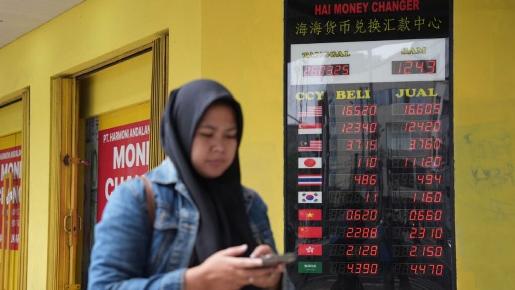 Pemerintah dan BI Terapkan Berbagai Strategi Tahan Pelemahan Rupiah