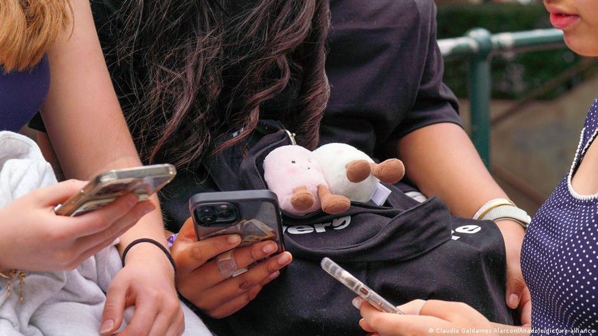 Malaysia Larang Anak di Bawah 16 Tahun Miliki Akun Media Sosial