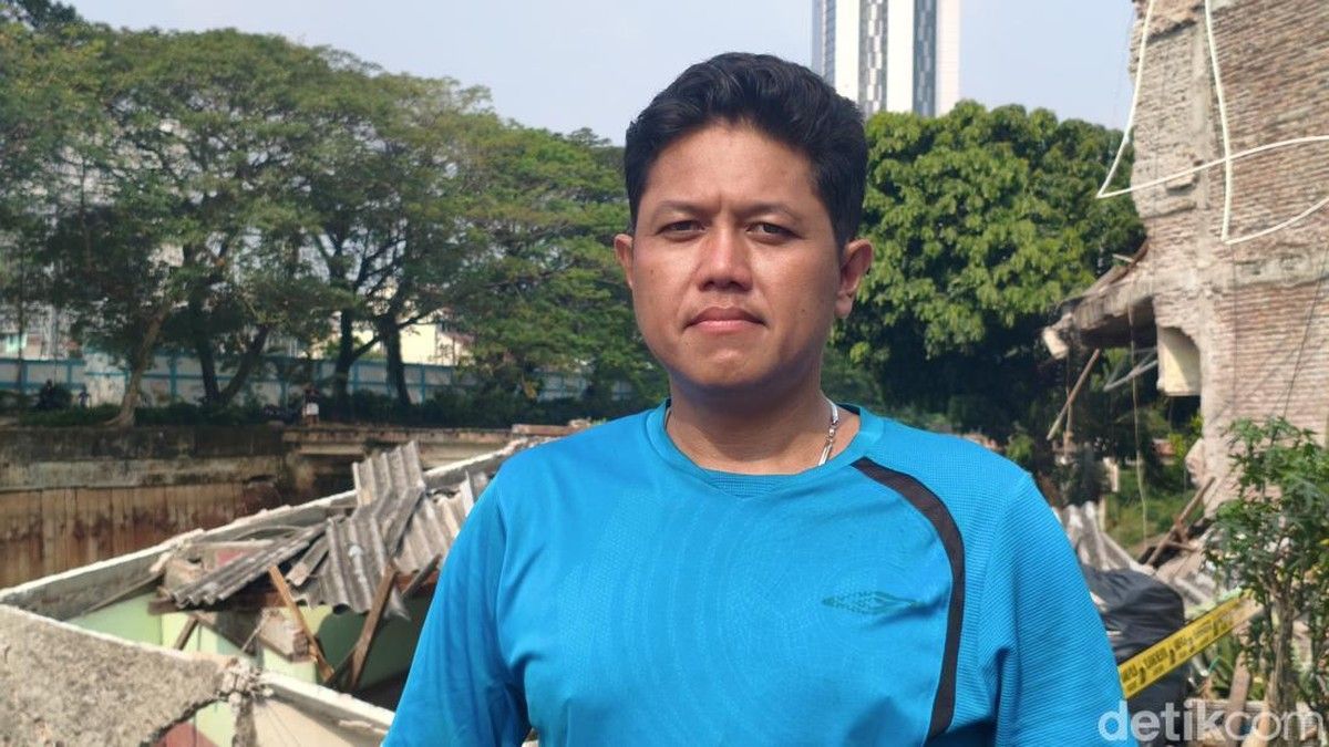 Tanah Longsor Merobohkan Rumah Warga di Bendungan Hilir Jakarta Pusat
