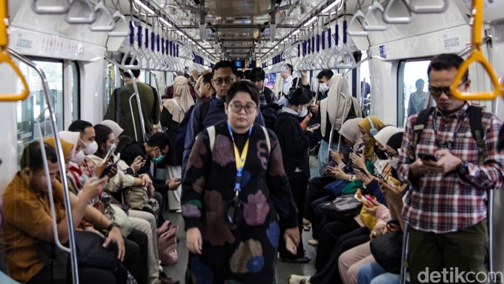 Ofcom Ungkap Penyebab Sinyal HP Sering Hilang di Dalam Kereta