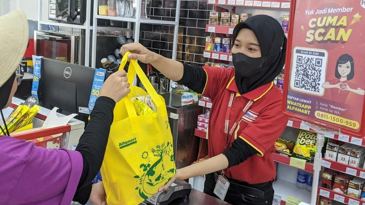 Alfamart Pastikan Tidak Menutup Gerai Usai Kehadiran Koperasi Desa