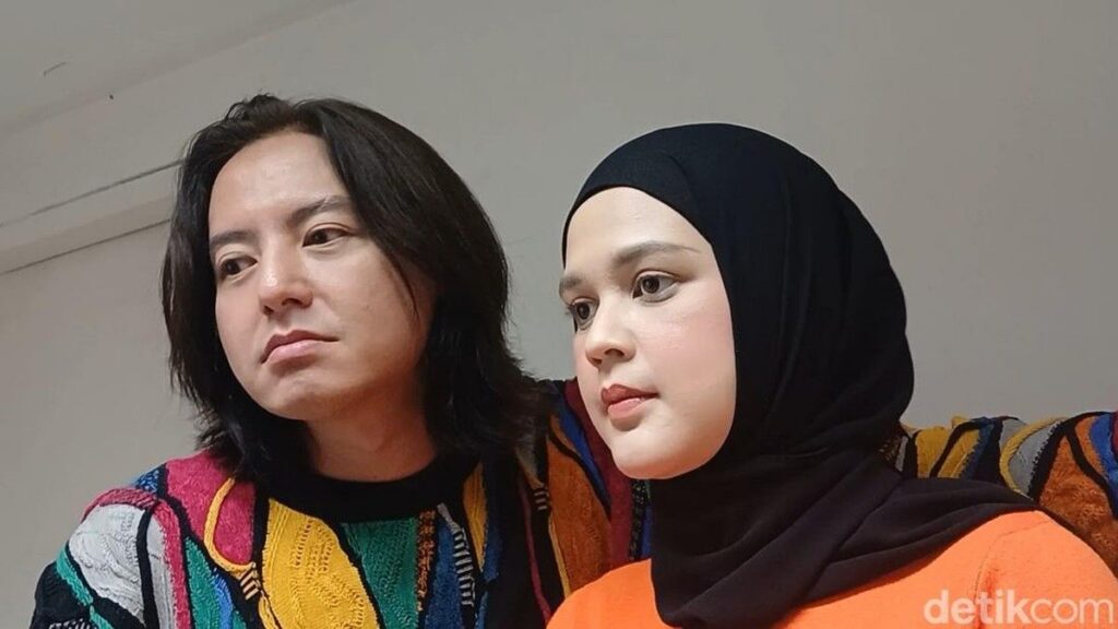 Roger Danuarta dan Cut Meyriska Datangi Polda Metro Jaya