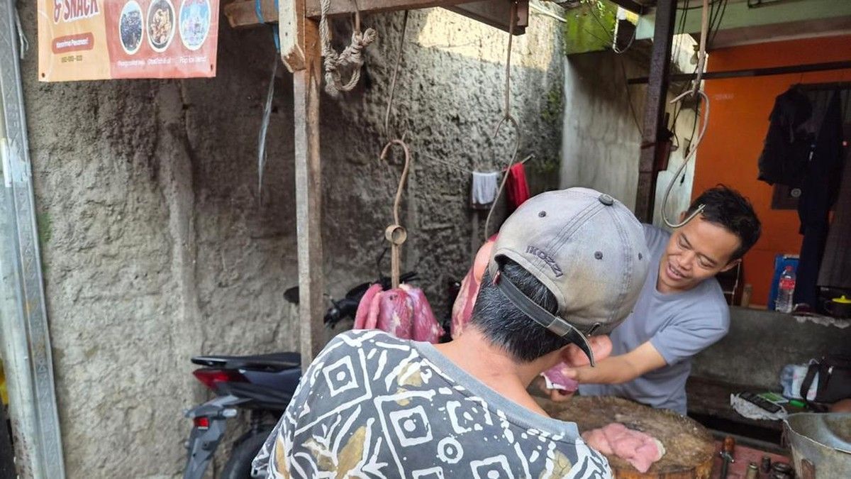 Kisah Pedagang Pasar Senggol Rawa Belong Beradaptasi dengan QRIS