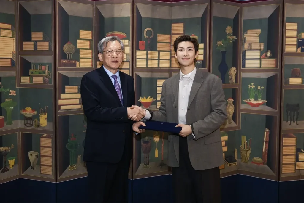 Museum Nasional Korea Tunjuk RM BTS Jadi Duta Warisan Budaya