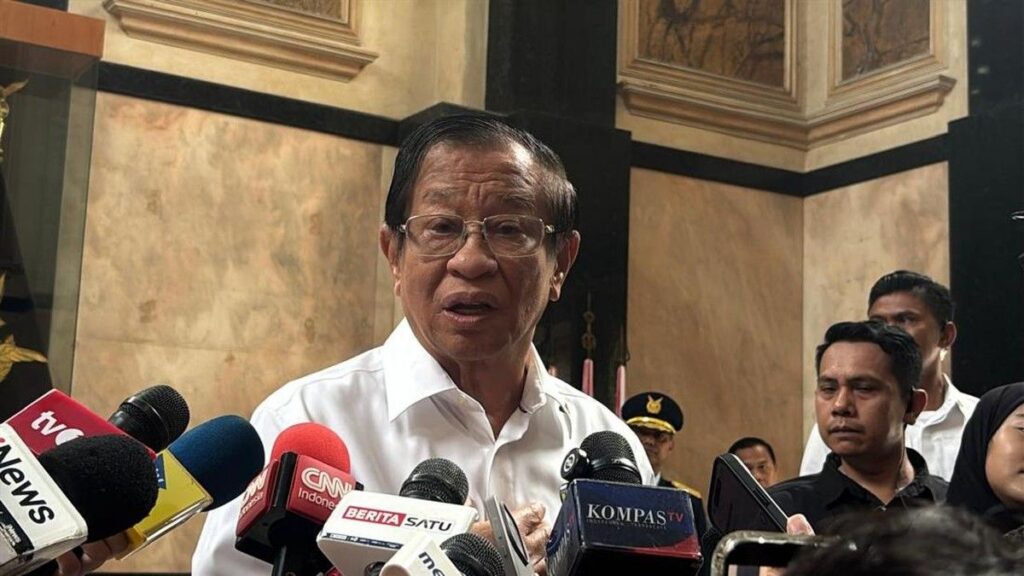 Agum Gumelar Melayat ke Persemayaman Ryamizard Ryacudu di Kemhan