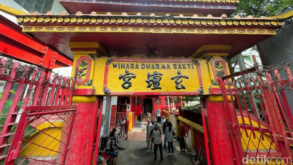 Vihara Dharma Bhakti Menjadi Penanda Kawasan Tua di Jakarta