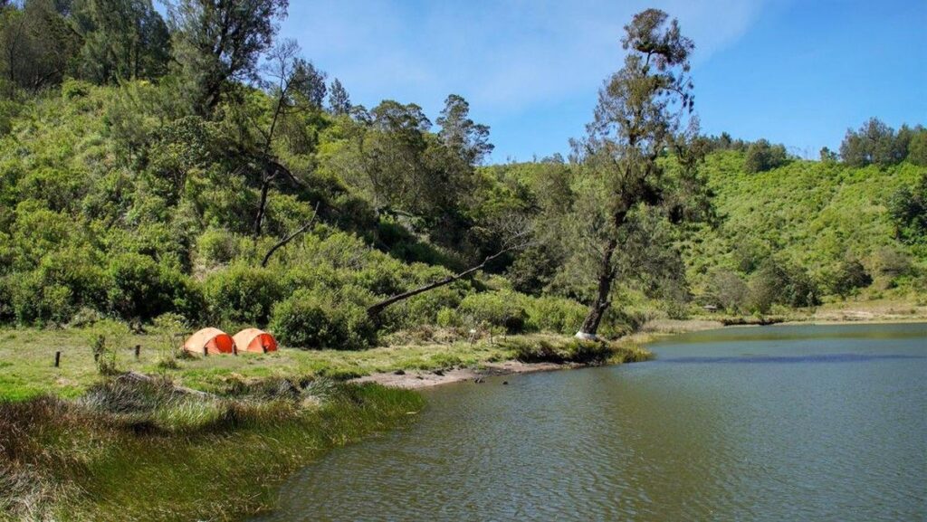 Wisatawan Padati Ranu Regulo Saat Kawasan Bromo Tutup Ritual Adat
