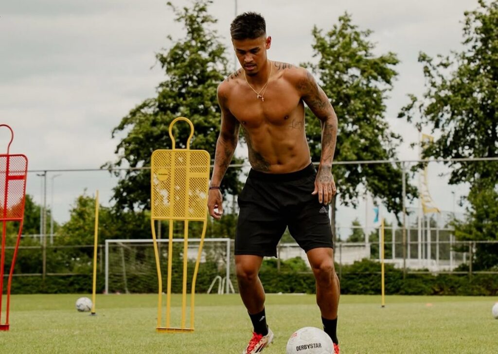 Karier Mees Hilgers Terancam Mandek Akibat Aturan Kontrak Liga Belanda
