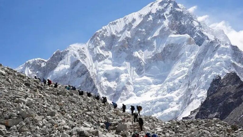 Tim Penyelamat Temukan Pemandu Gunung Everest yang Hilang Enam Hari