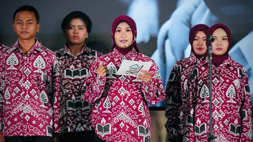Mensos Gus Ipul Tinjau Perkembangan Siswa Sekolah Rakyat Surabaya