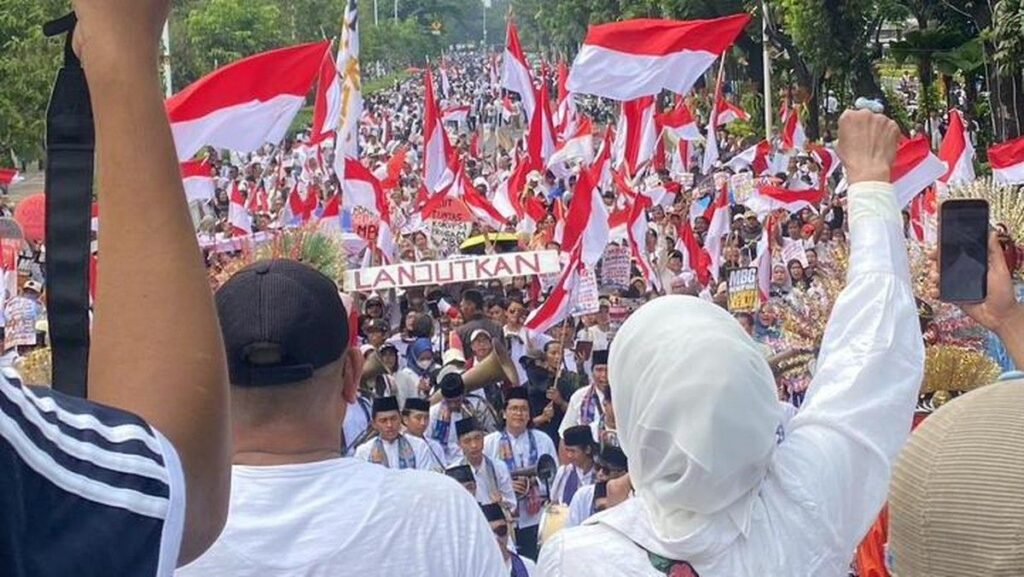 Massa Aliansi Masyarakat Jakarta Gelar Aksi Damai di Monas
