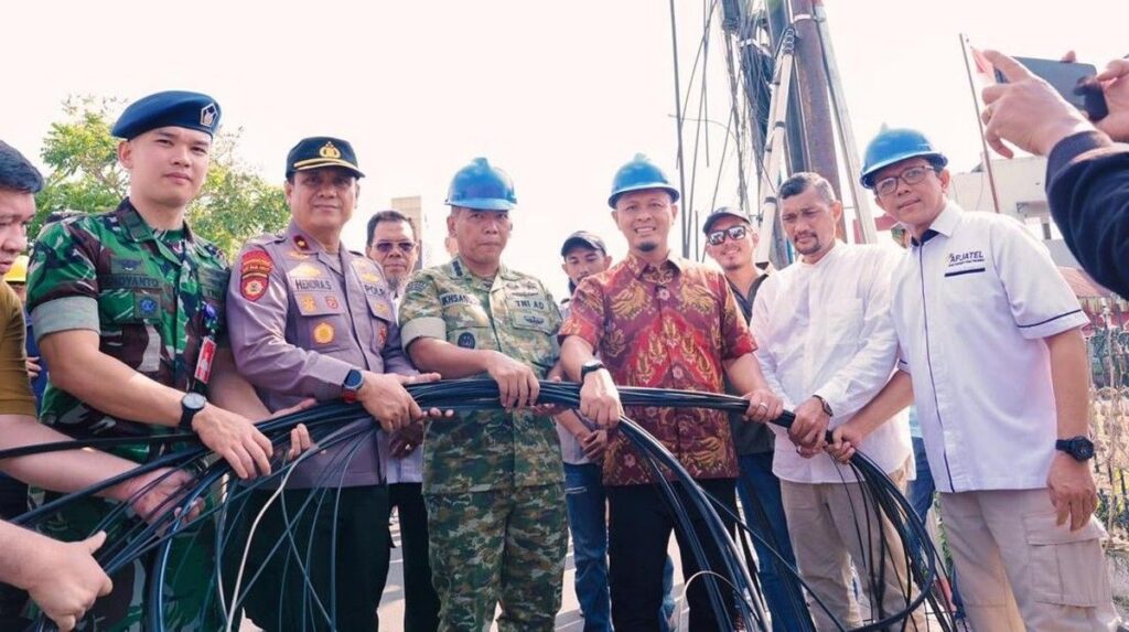 Pemkot Pekanbaru Potong Kabel Fiber Optik Semrawut Tanpa Izin