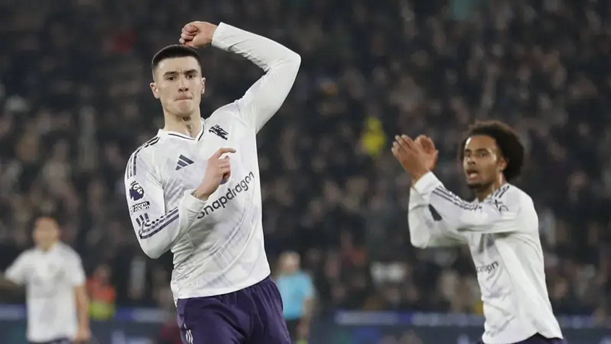Barcelona Siapkan Benjamin Sesko Jadi Alternatif Jika Gagal Rekrut Julian Alvarez