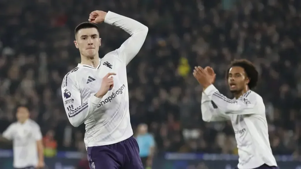Barcelona Siapkan Benjamin Sesko Jadi Alternatif Jika Gagal Rekrut Julian Alvarez