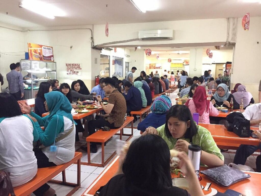 Kantin Karyawan Mal Jadi Alternatif Tempat Makan Enak dan Hemat
