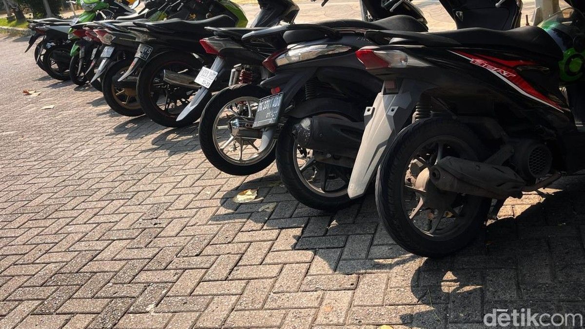 Polri Wajibkan Pemasangan Pelat Nomor Kendaraan di Depan dan Belakang